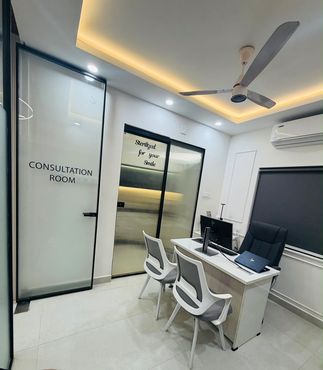 Private patient consultation desk at Elora Dental clinic in Velachery